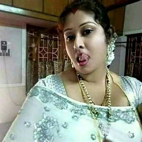 Nude cam show of sexy shopkeeper aunty